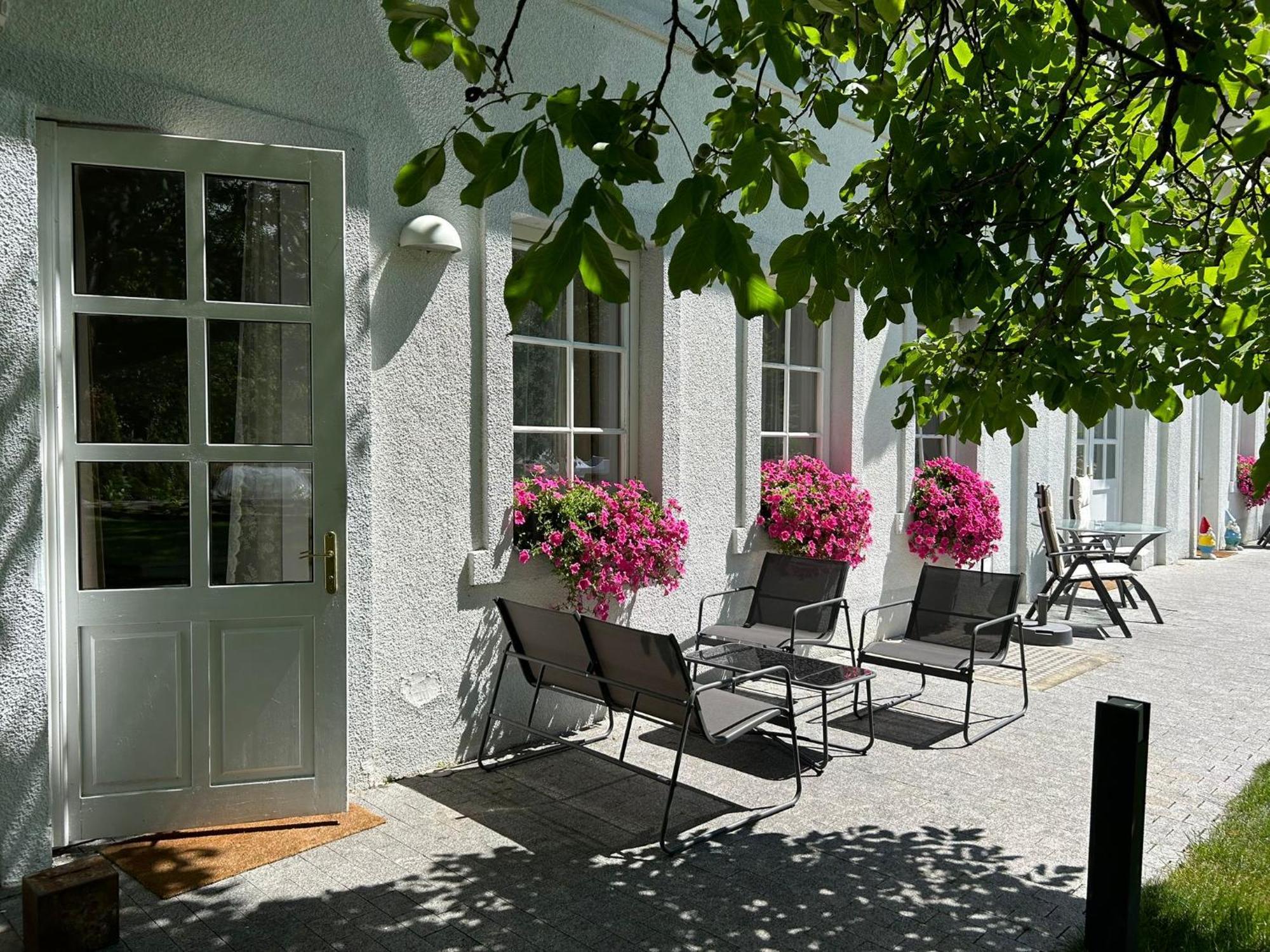 Apartment Mit Gartenblick Und Terrasse Baden Exteriör bild