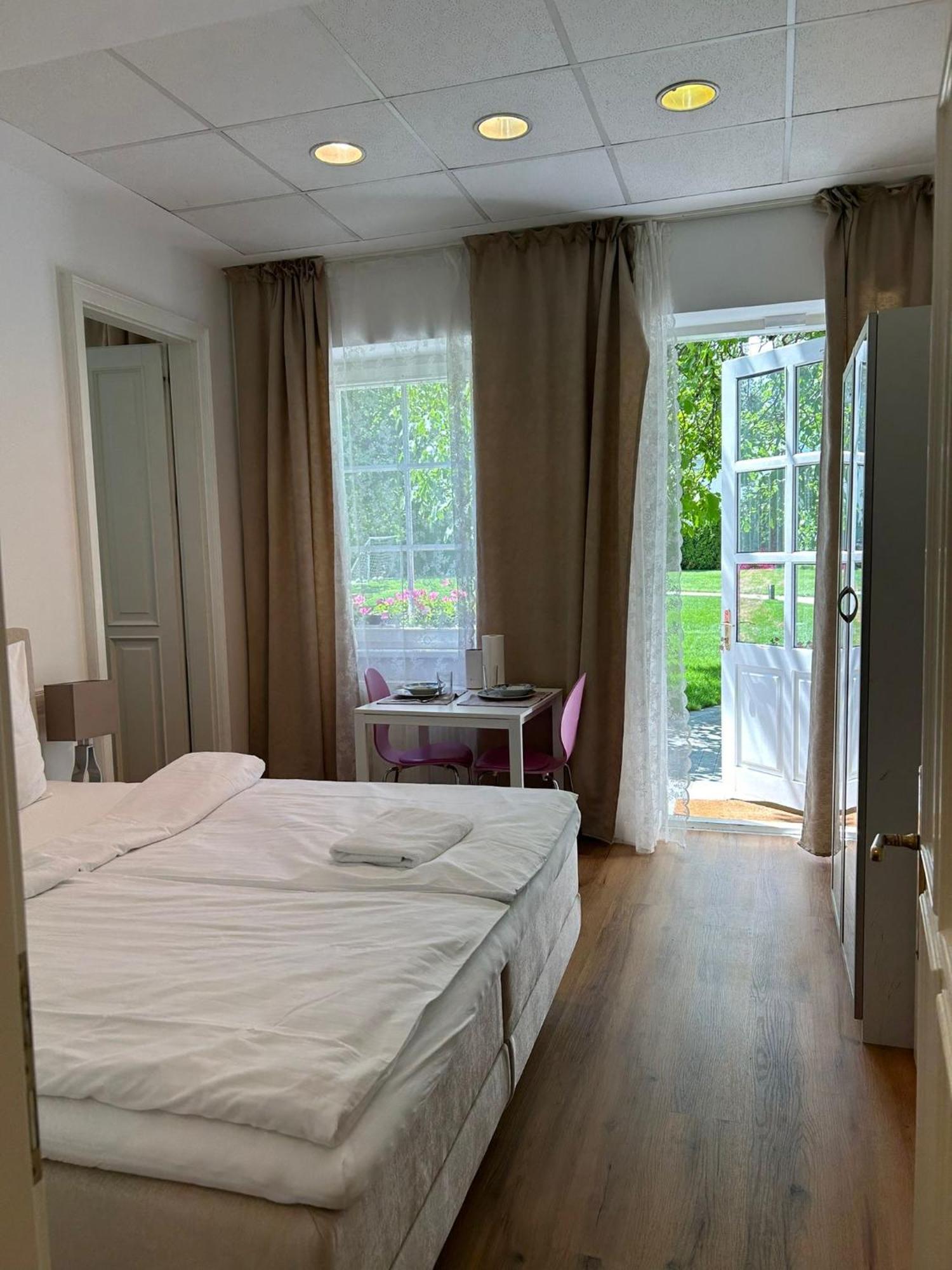 Apartment Mit Gartenblick Und Terrasse Baden Exteriör bild